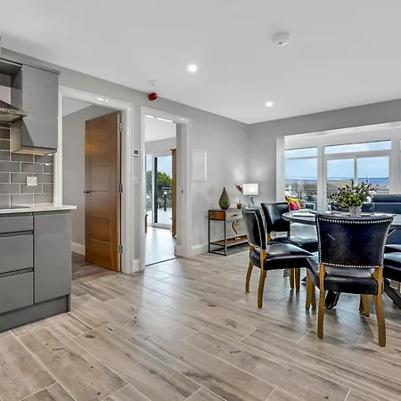 Bayview 3-bedroom Ground Floor Апартаменты *